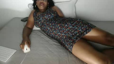 luxa online show from March 6, 12:00 am