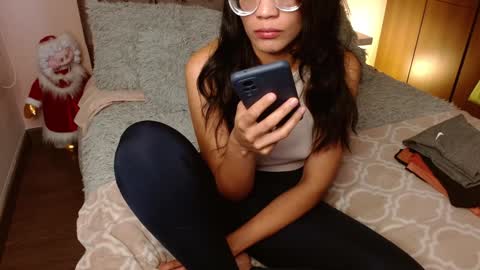 Snapshot of rouss_henao chatting on December 24, 2:12 pm Rouss marie henao online show from December 24, 2:12 pm