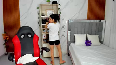 roussescoot online show from November 19, 2:22 am