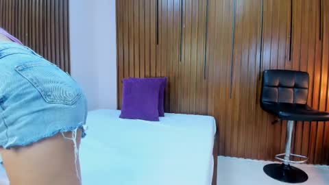 Snapshot of roxana_mill chatting on March 9, 7:05 pm Roxana online show from March 9, 7:05 pm