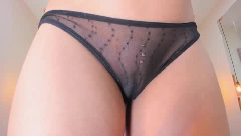 Snapshot of roxana_mill chatting on October 5, 9:42 pm Roxana online show from October 5, 9:42 pm
