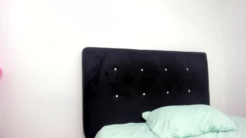 roxanaborns online show from February 6, 1:58 pm