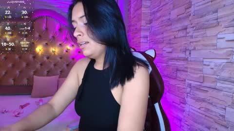 roxanne_han online show from September 12, 11:39 am