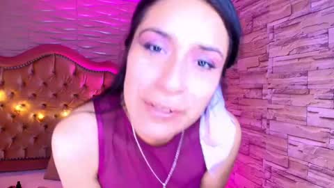 roxanne_han online show from October 5, 11:48 am