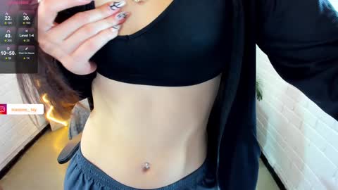 Snapshot of roxanne_tay chatting on January 10, 7:21 pm roxanne_tay online show from January 10, 7:21 pm