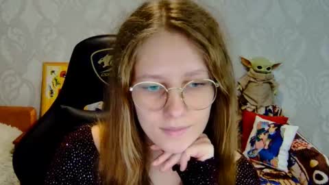 roxie_shy online show from December 5, 7:30 am