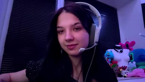 Snapshot of roxiepiurkowski chatting on October 16, 1:36 pm Hana online show from October 16, 1:36 pm