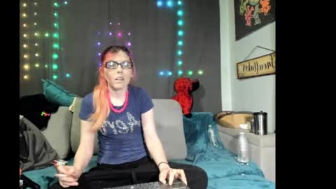 roxihazeleyes online show from September 13, 9:06 am