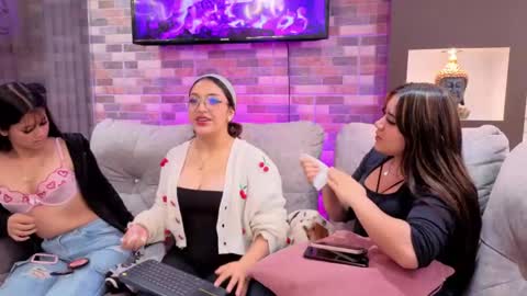 roxxie_fox online show from May 21, 7:45 pm