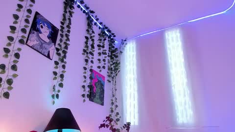 Snapshot of roxxxevelvet chatting on January 13, 7:10 pm Roxx IG  online show from January 13, 7:10 pm