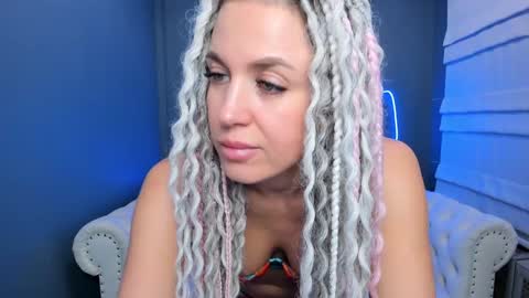 Snapshot of roxy_mars chatting on January 15, 1:23 am Roxy online show from January 15, 1:23 am