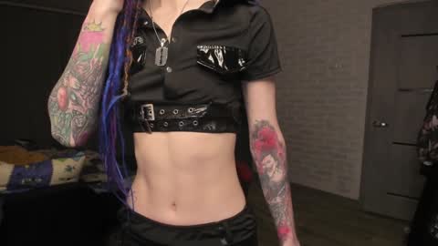Snapshot of roxy_silver chatting on December 24, 7:33 pm Roxy online show from December 24, 7:33 pm