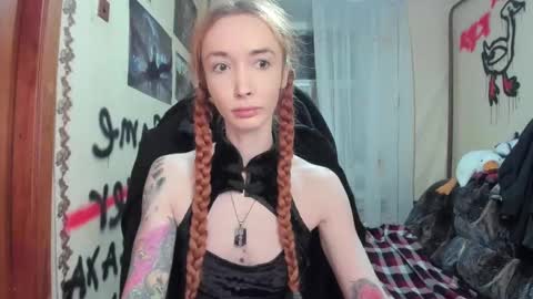 Snapshot of roxy_silver chatting on March 1, 12:17 am Roxy online show from March 1, 12:17 am