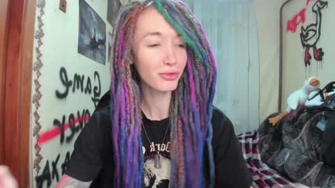 Snapshot of roxy_silver chatting on February 8, 7:27 pm Roxy online show from February 8, 7:27 pm
