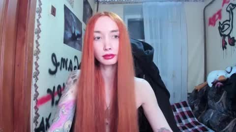 Snapshot of roxy_silver chatting on March 8, 4:05 pm Roxy online show from March 8, 4:05 pm