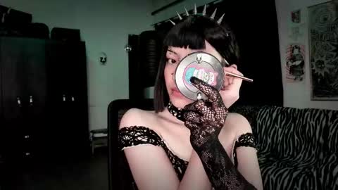 Roxy Independient model Help me to reach 50 thumbs up online show from February 27, 1:05 am