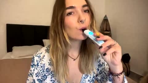 Roxy online show from April 8, 1:35 pm