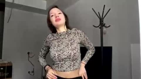 Leslie online show from November 12, 7:06 am