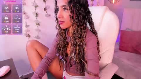 rue_zue online show from February 25, 1:53 pm