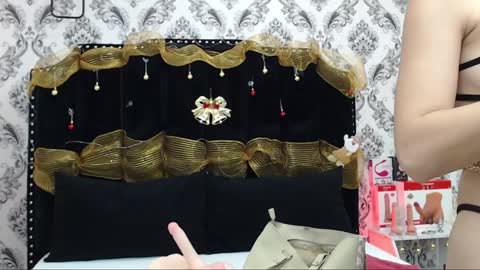 Snapshot of saara_brown chatting on January 4, 2:35 pm Saara Brown online show from January 4, 2:35 pm
