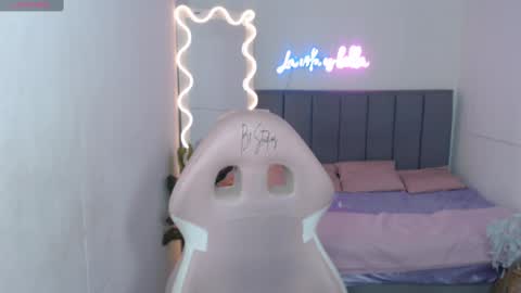 Snapshot of saaya_tay chatting on March 9, 3:01 am saaya_tay online show from March 9, 3:01 am