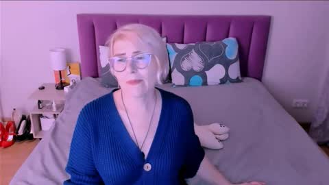 Sabrina MacMarren online show from October 3, 7:08 pm