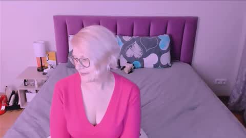 Sabrina MacMarren online show from October 4, 7:18 pm