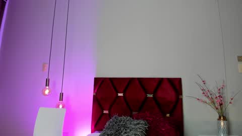 Snapshot of sabrinawarren chatting on December 23, 11:25 am Sabrina Warren online show from December 23, 11:25 am