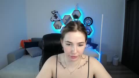 Snapshot of sabrinviolet chatting on March 9, 9:13 am Sabrina Violet online show from March 9, 9:13 am