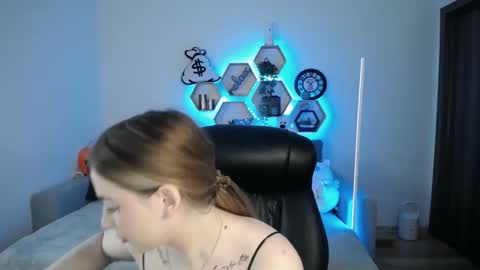 Snapshot of sabrinviolet chatting on March 11, 9:13 am Sabrina Violet online show from March 11, 9:13 am