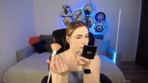 Snapshot of sabrinviolet chatting on January 7, 9:07 am Sabrina Violet online show from January 7, 9:07 am