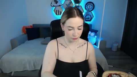 Snapshot of sabrinviolet chatting on March 10, 9:12 am Sabrina Violet online show from March 10, 9:12 am