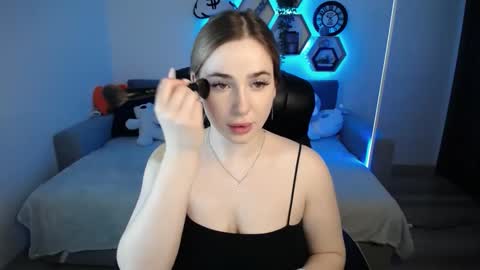 Snapshot of sabrinviolet chatting on January 31, 9:05 am Sabrina Violet online show from January 31, 9:05 am