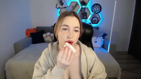 Snapshot of sabrinviolet chatting on February 21, 9:12 am Sabrina Violet online show from February 21, 9:12 am