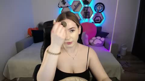 Snapshot of sabrinviolet chatting on March 2, 9:10 am Sabrina Violet online show from March 2, 9:10 am
