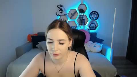Snapshot of sabrinviolet chatting on February 24, 9:08 am Sabrina Violet online show from February 24, 9:08 am