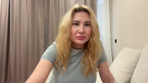 sacreed_lovee online show from May 31, 12:00 pm
