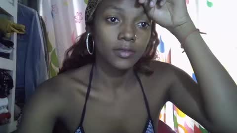 Snapshot of safira19 chatting on October 20, 6:16 am safira19 online show from October 20, 6:16 am