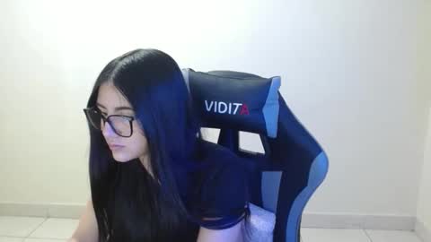 Sahaliefox  online show from December 21, 6:23 pm