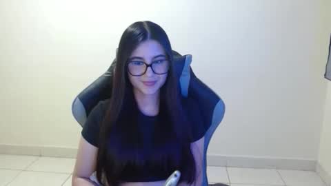 Sahaliefox  online show from December 1, 8:33 pm