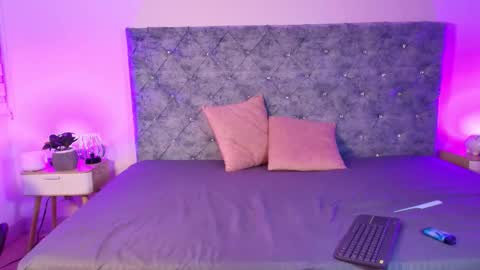 S A H M A N T A   R O S E online show from February 5, 4:04 am