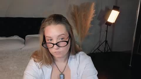 Snapshot of saint__vicious chatting on October 9, 8:24 pm Trisha and Vincent online show from October 9, 8:24 pm