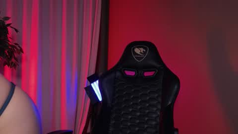 Snapshot of saint__vicious chatting on October 16, 8:44 pm Trisha and Vincent online show from October 16, 8:44 pm