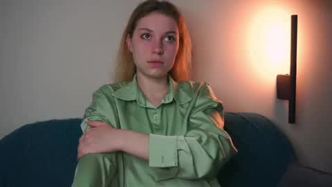 Ariel online show from June 2, 9:49 pm