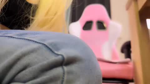 Kate online show from April 20, 6:44 pm