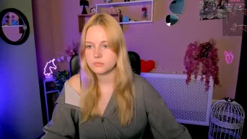 sally_meow online show from May 8, 12:30 pm