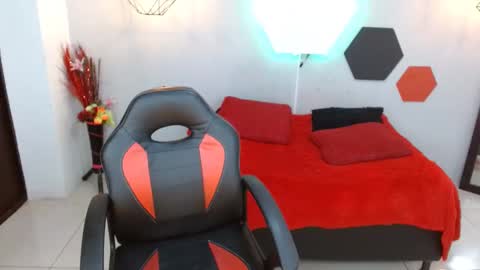 Snapshot of salomeswet chatting on March 2, 3:34 am martina online show from March 2, 3:34 am