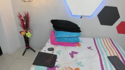 Snapshot of salomeswet chatting on February 1, 7:26 am martina online show from February 1, 7:26 am