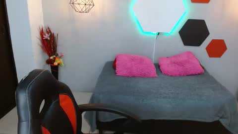 Snapshot of salomeswet chatting on March 5, 4:13 am martina online show from March 5, 4:13 am