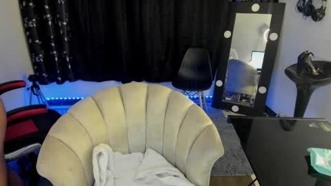 Snapshot of sam_diva chatting on February 19, 3:06 am SAM online show from February 19, 3:06 am